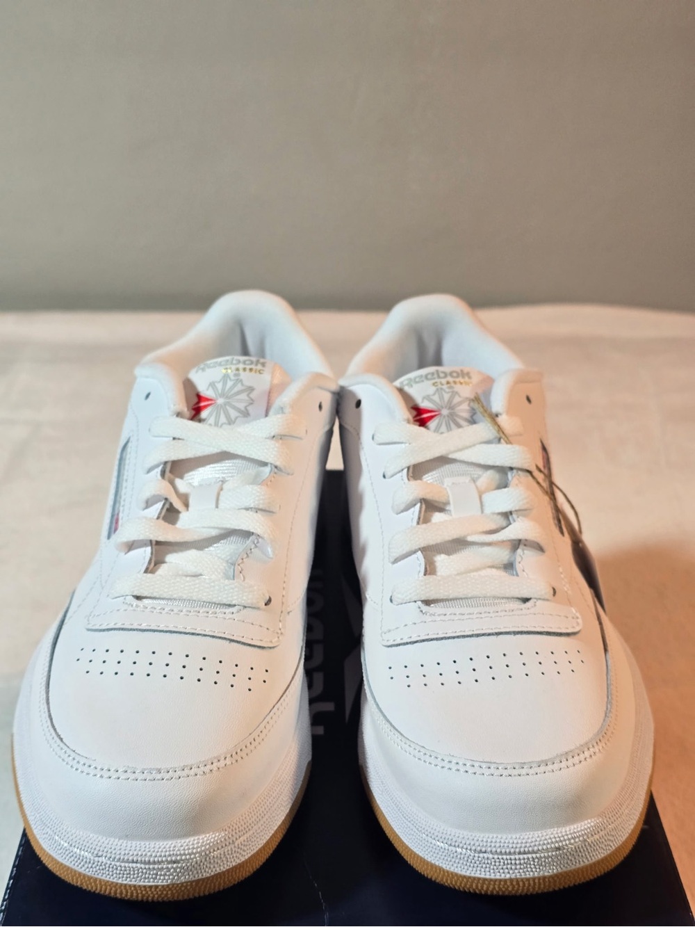 ☀️Summer Sale☀️Reebok Club C Low-Top Sneakers in White with Gum Sole NIB Men’s 7 - Picture 2 of 7